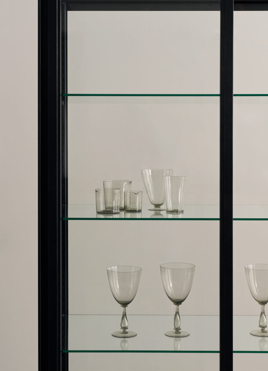 LP-51 THE VITRINE